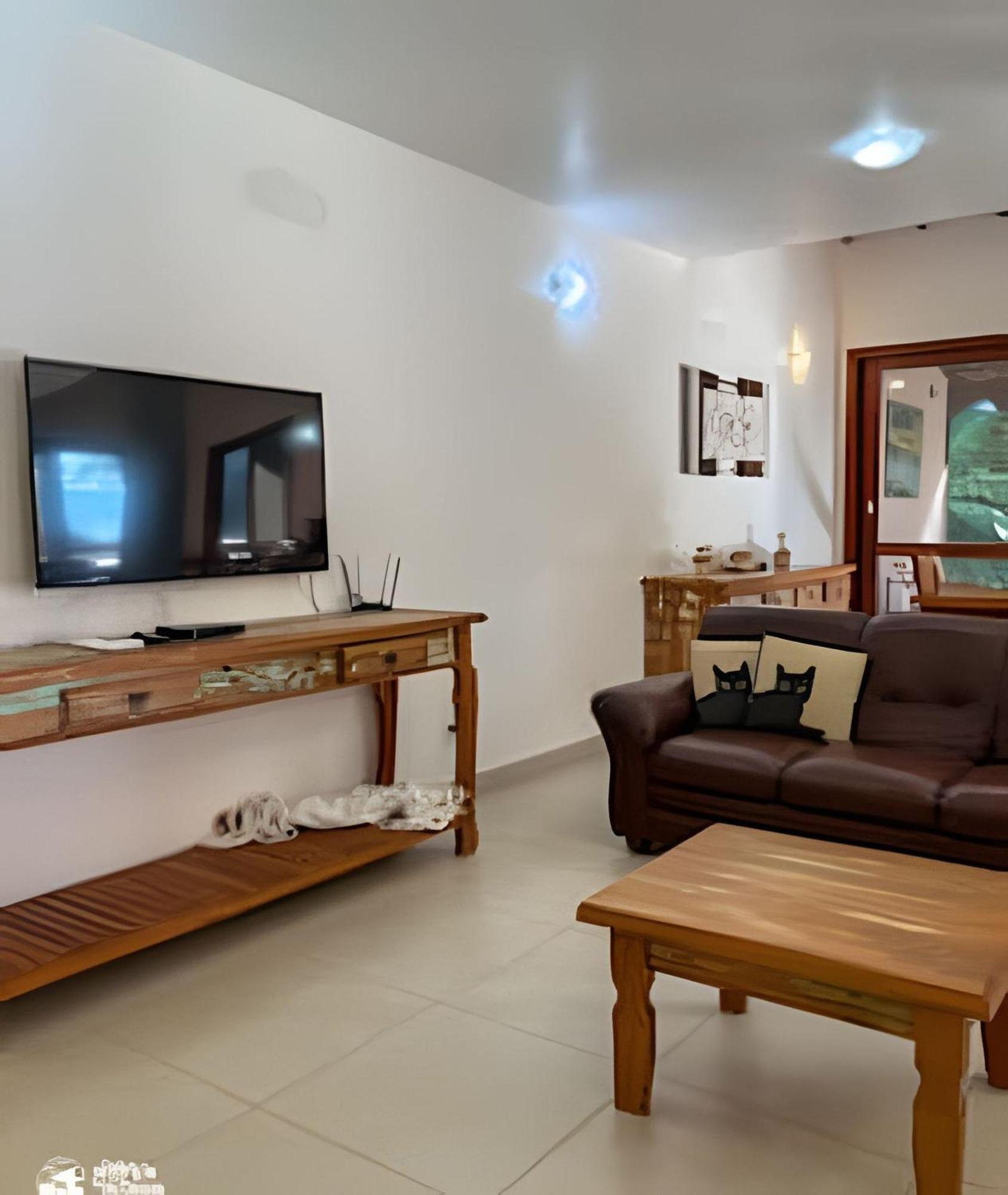 Linda Casa Com Varanda Gourmet Em Condominio 伊利亚贝拉 外观 照片